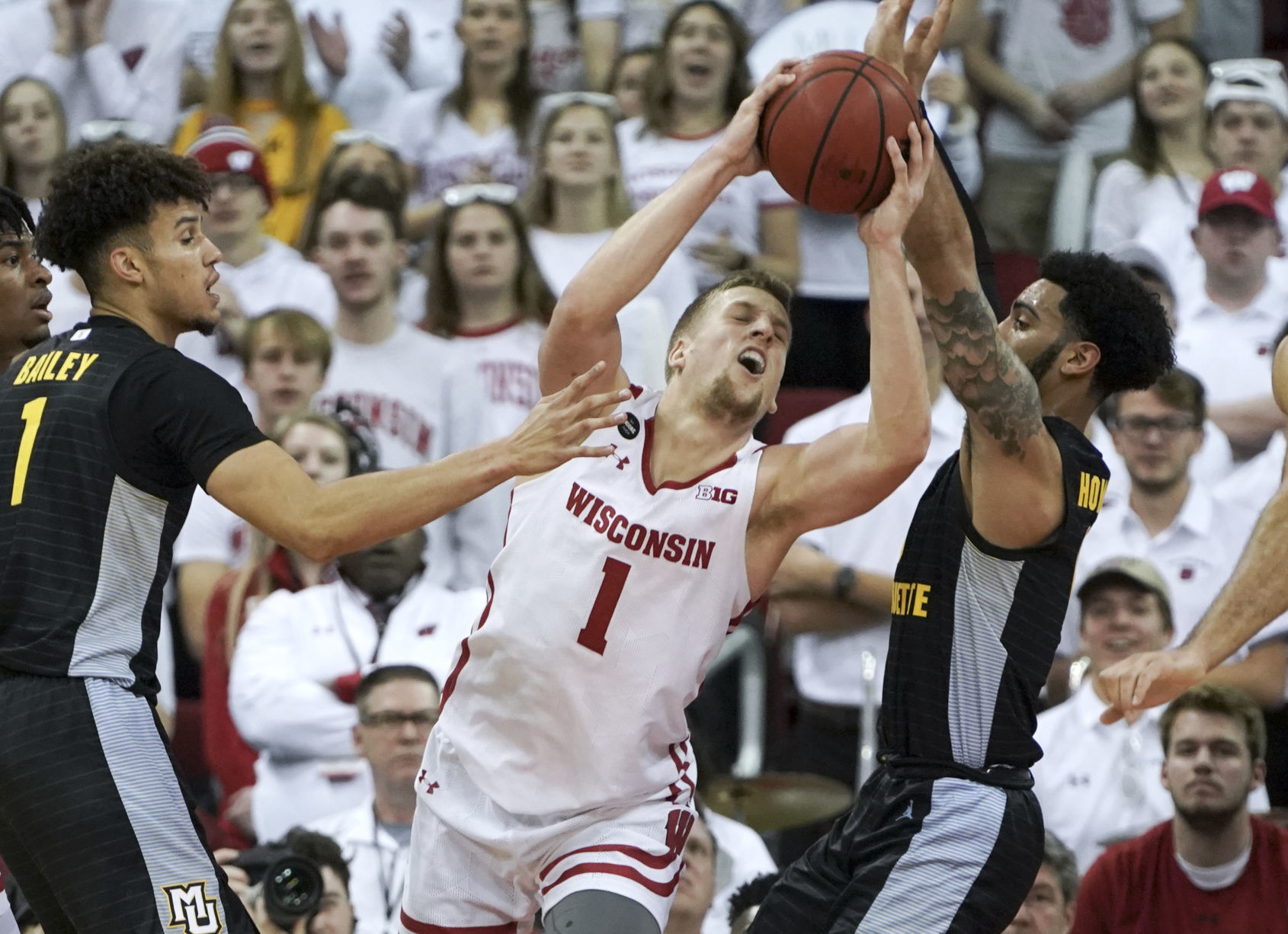 Badgers 77, Golden Eagles 61